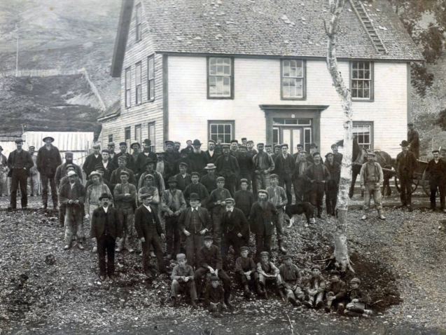 Pay Day at the mine. Likely taken around 1886. My guess on the photographer is Otis Boyden. The house in the background was the home of the Lind family.